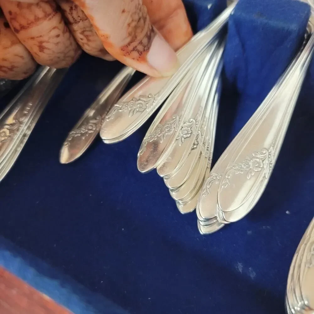 Vtg 1940s Silverware Set QUEEN BESS Tudor Plate ONEIDA‎ Flatware 51 Pieces AS IS